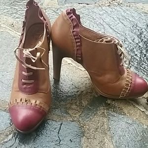 Miss Albright Ruffle Oxford Heels